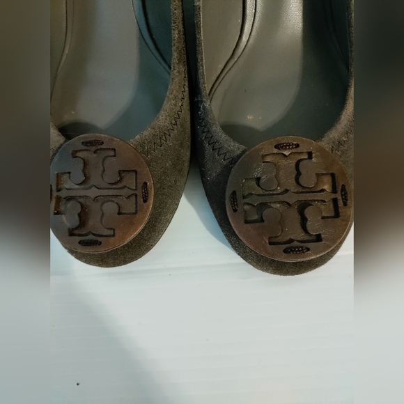 Tory Burch wedge suede pump size 6 - Picture 2 of 7